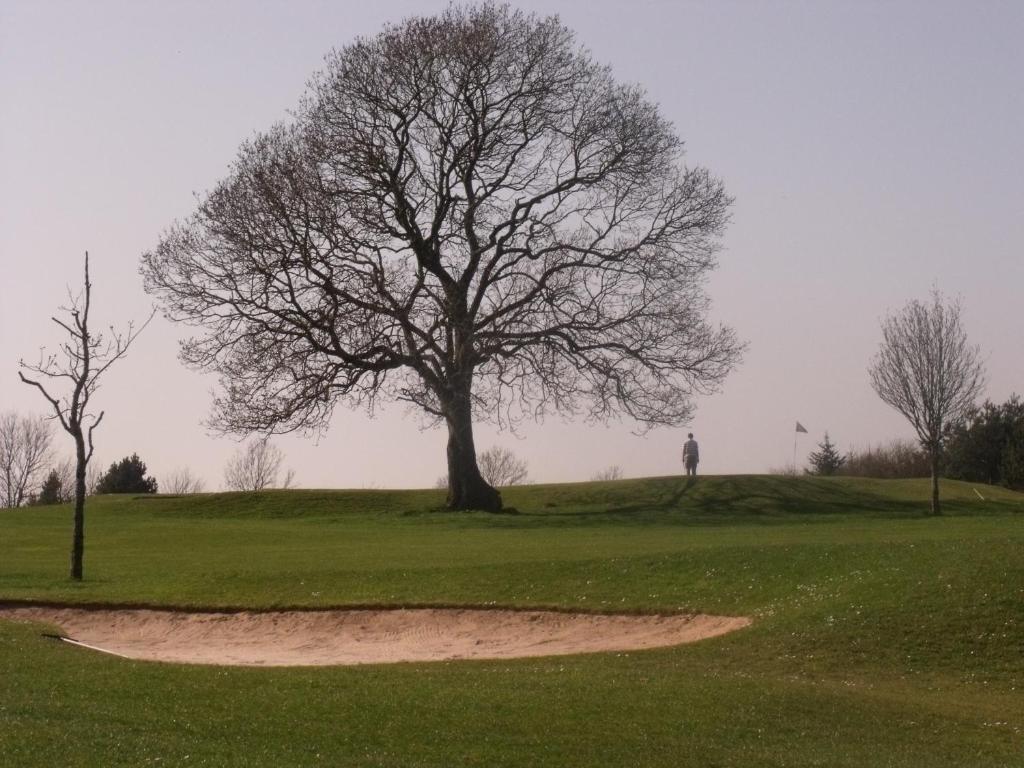 St Mary'S Hotel Golf & Country Club Pencoed Екстер'єр фото