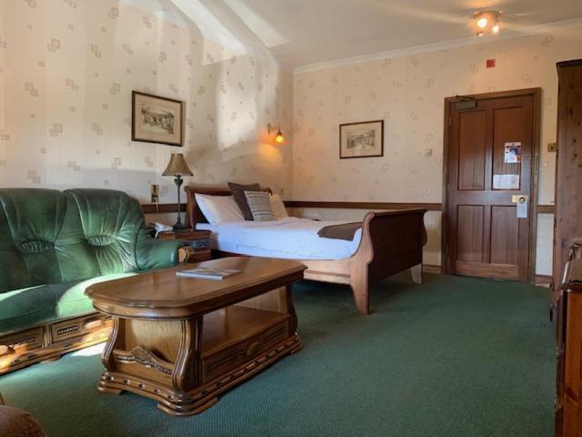 St Mary'S Hotel Golf & Country Club Pencoed Екстер'єр фото